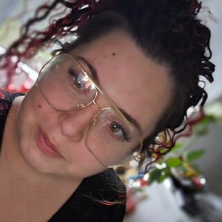 CurlyBella